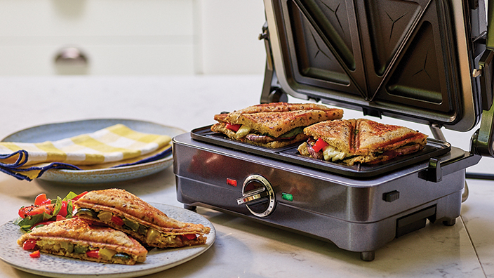 Sandwich Maker with Sandwiches